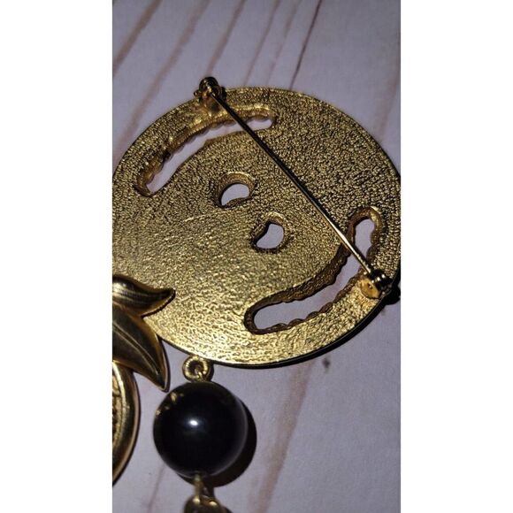 VTG Beautiful Fleur de Lis Brooch Brass Victorian Style Round Black Bead Dangle - Picture 2 of 3